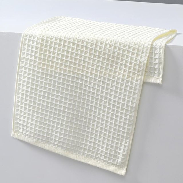 Baumwoll-Waffeltuch aus gekämmter Baumwolle in Weiß, B/H: 34 x 74 cm - Bild 1