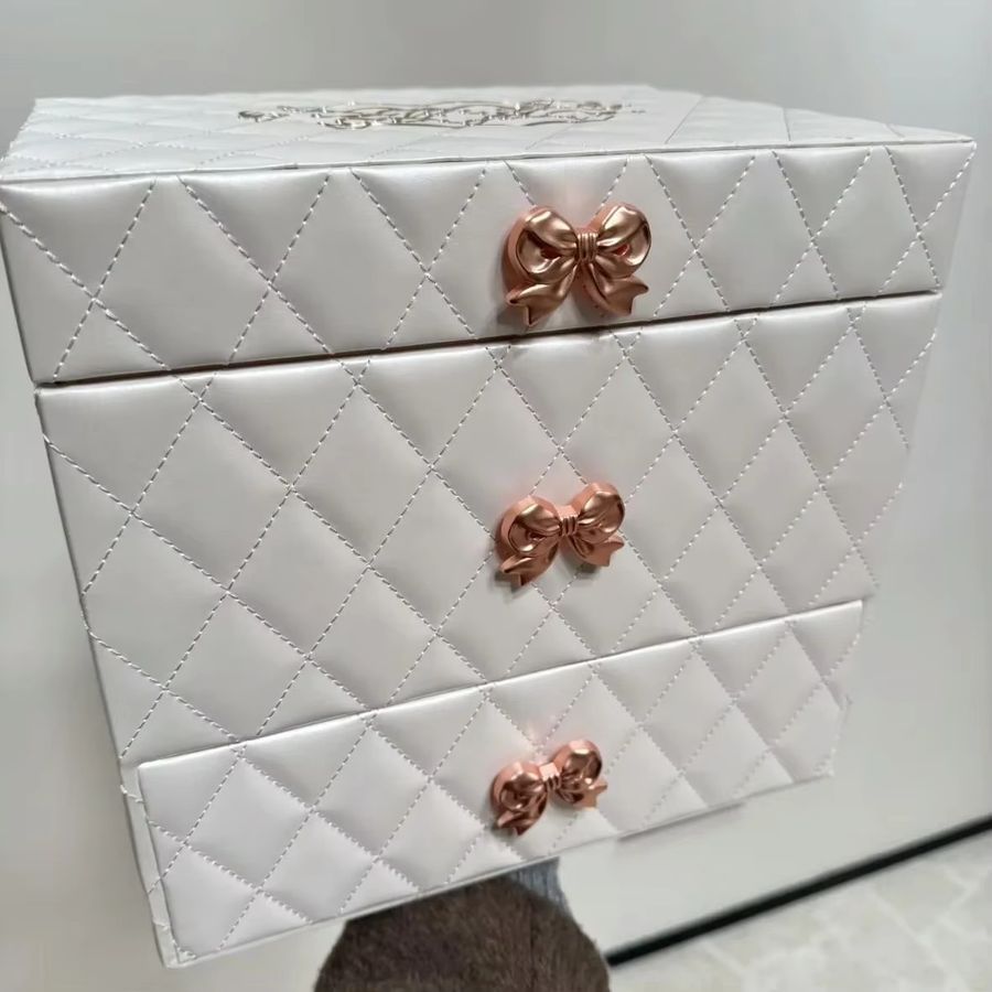 Flower Knows Make-up-Etui aus Leder in Weiß, limitierte Weihnachts-Edition als Schmuckschatulle und Kosmetiketui - Bild 3