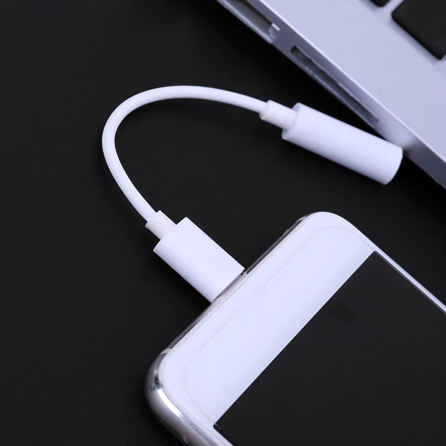 USB-C auf 3,5 mm Klinke Kopfhörer-Adapter für iPhone 15, 15 Plus, 15 Pro und 15 Pro Max in Weiß - Bild 3