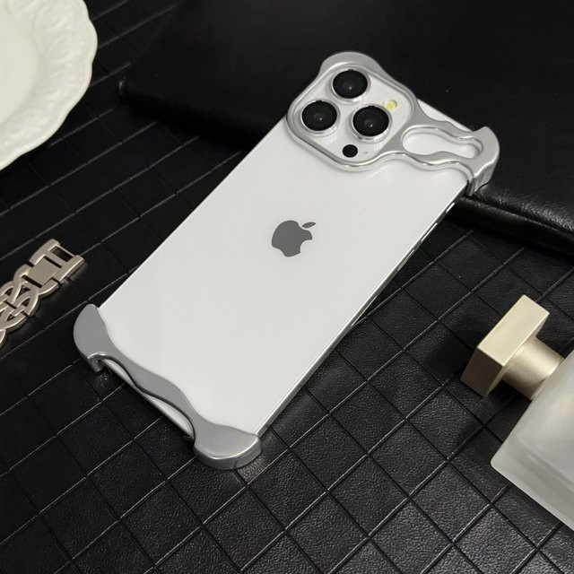 Luxus Handyhülle aus Titan-Metalllegierung mit unregelmäßigem Design und Objektivschutz für iPhone 13 14 15 Pro Max und 15 Plus - Bild 1