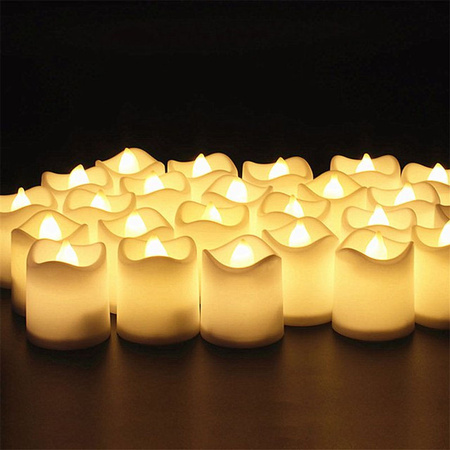 24 Stück batteriebetriebene LED-Votivkerzen in Warmweiß mit Flackereffekt, elektrische zylindrische Teelichter aus Kunststoff, Durchmesser: 4,2 cm, Höhe: 3,6 cm