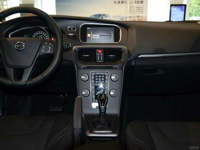 Aotsr Multimedia-Autoradio mit 8,8 Zoll Touchscreen für Volvo V40 2013-2019 inklusive CarPlay, GPS-Navigation und Bluetooth in Schwarz - Bild 1