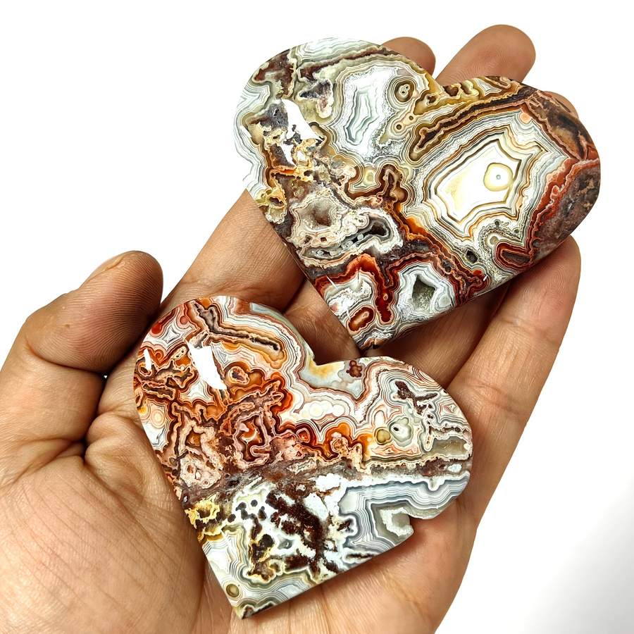 Handgefertigter mexikanischer Achat in Herzform von CrystalHola mit Wasserwellenmuster und Drusen in Orange, Rot, Weiß und Schwarz - Bild 3