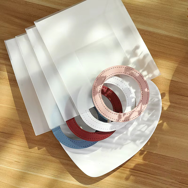 5er Set ZQCXLD Tragetaschen aus transparentem mattem PVC in Macaron-Farben mit runden Griffen für Hochzeiten und Geburtstage - Bild 2