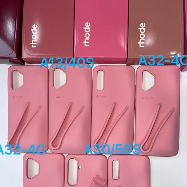 Personalisierbare Silikonhülle für Samsung Galaxy S-Serie mit Rhode Lipgloss-Halter und Lippenstift-Etui in Peach.pit - Bild 1