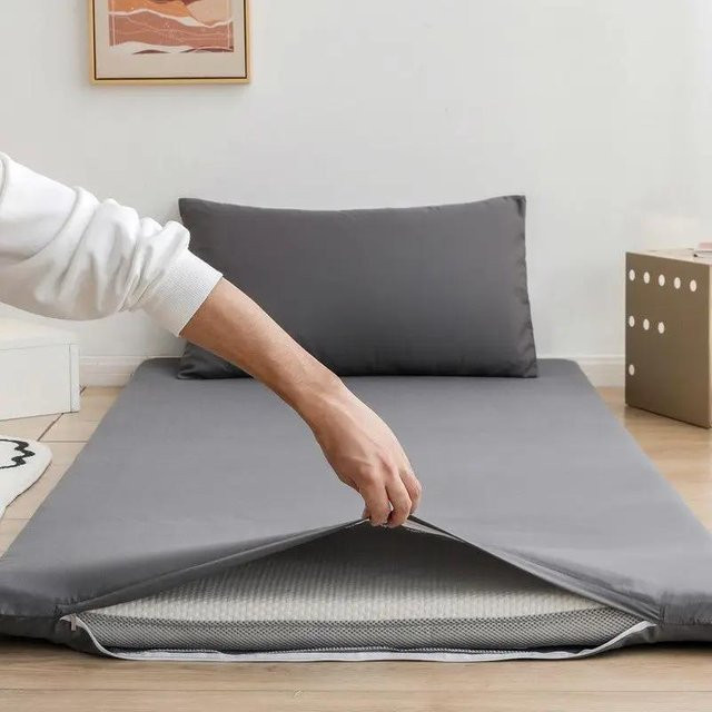 Matratzenschutzbezug mit Reißverschluss und 2 Kissenbezügen, Grau, Polyester, B/T/H: 150 x 200 cm, Kissenbezug: 48 x 74 cm - Bild 1