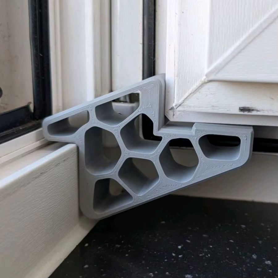 Robuster Fenster- und Türstopper in Orange mit Schienenverriegelung als rutschfester Anti-Wind-Halter zur einfachen Installation - Bild 5