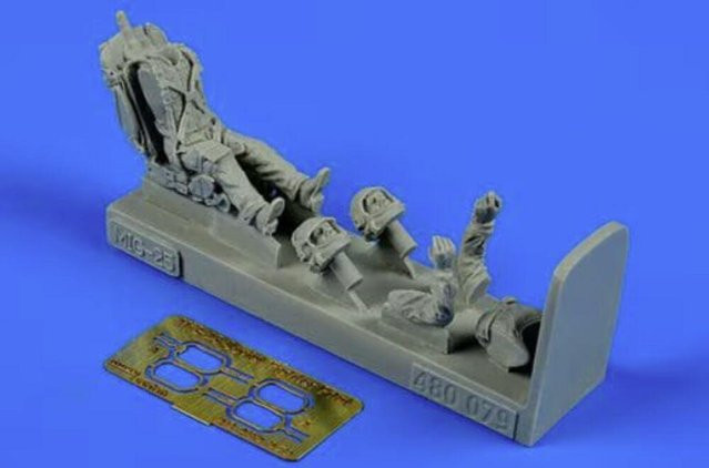 Aerobonus Soviet fighter pilot with ejection seat MiG-25, Fahrzeug, 1:48 - Bild 1