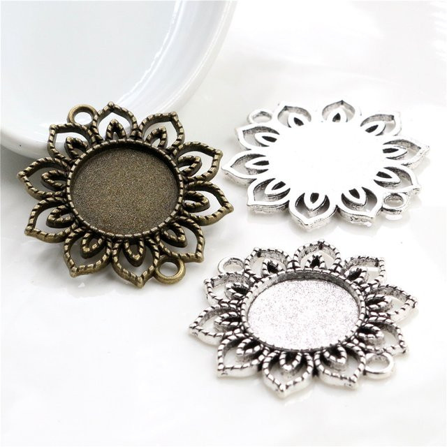 Wadsfred Charms Anhänger, Bronze und versilbert, Blumen, 18 mm, Unisex - Bild 1