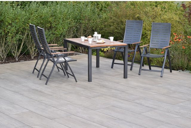 Merxx Tinos Gartenmöbel Set 5-tlg. mit ausziehbarem Gartentisch und 4 Klappsesseln aus Aluminium und geöltem Akazienholz in Anthrazit, B/T/H: 114,5 x 90,0 x 75,0 cm - Bild 1