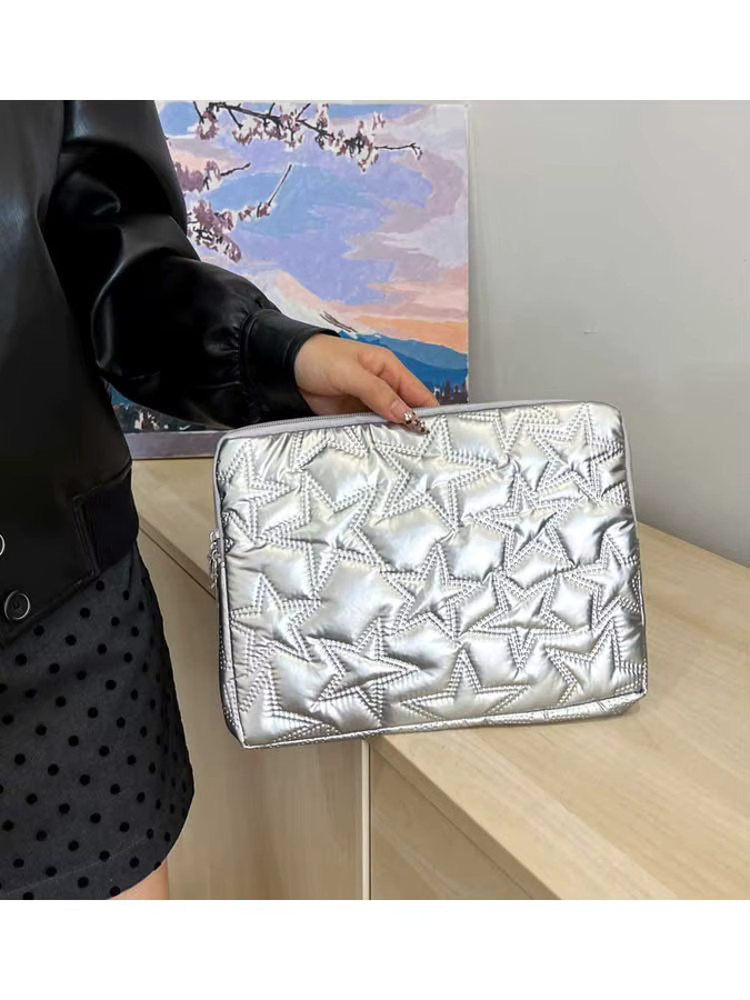 Hansong Plissierte Tablet-Hülle in Silber für 11-15 Zoll iPads und Macbooks mit Sternform - Bild 5