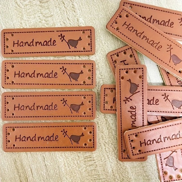 15 Stück PU-Leder-Etiketten in Braun für DIY-Strickmützen und Taschen als Näh- und Bastelanhänger - Bild 1
