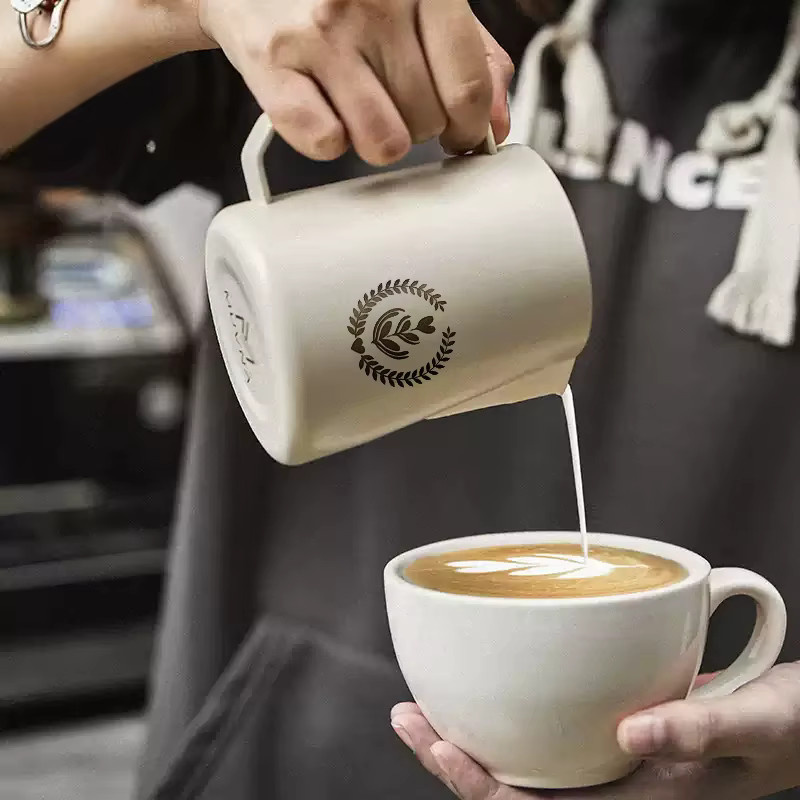 Muvna Milchaufschäumkrug aus Edelstahl für Espresso und Latte Art in Beige - Bild 3