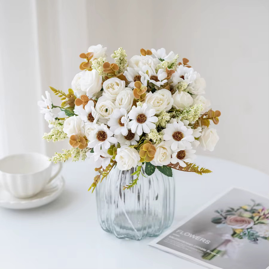 ZQCY Künstliche Rosen aus Seide in Beige und Weiß für Hochzeitskranz und Tischdekoration - Bild 1