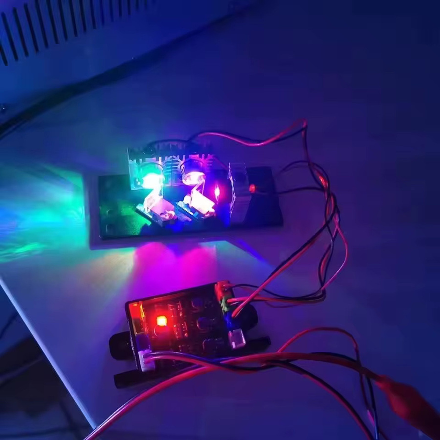 Kedomai RGB-Lasermodul mit weißer Beleuchtung, rote grüne und blaue Dioden, 200 mW und 12-V-Treiber TTL - Bild 4
