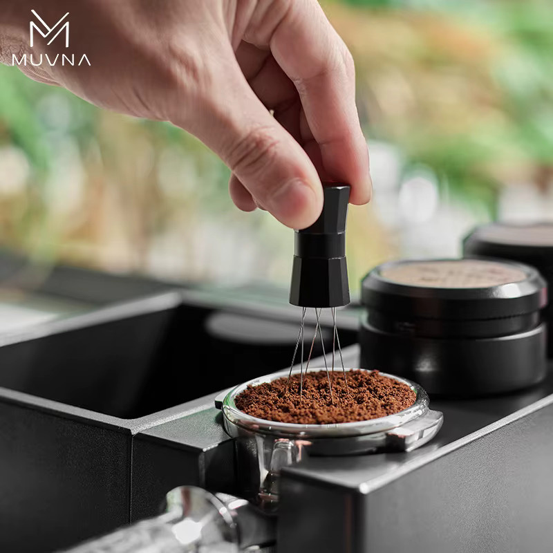 MUVNA Espresso WDT-Tool mit verstellbaren Nadeln und magnetischem Ständer in Schwarz aus Edelstahl - Bild 3