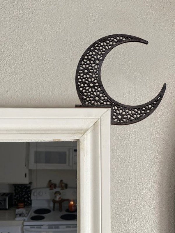 Ramadan Mond Dekoration mit Eid Mubarak Schriftzug, hängendes Ornament aus Holz in Schwarz, orientalische Türdekoration - Bild 1
