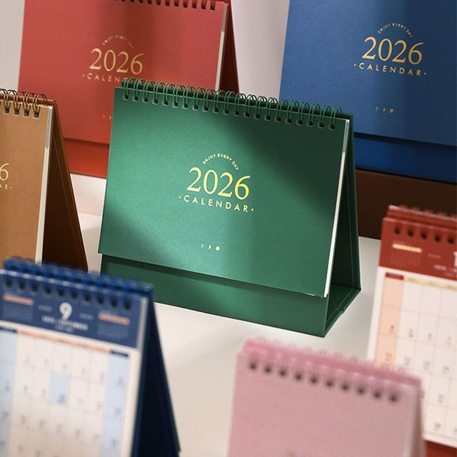 Creative Coil Schreibtischkalender 2026 in Beige als monatlicher Tagesplaner für Büro und Schule - Bild 1