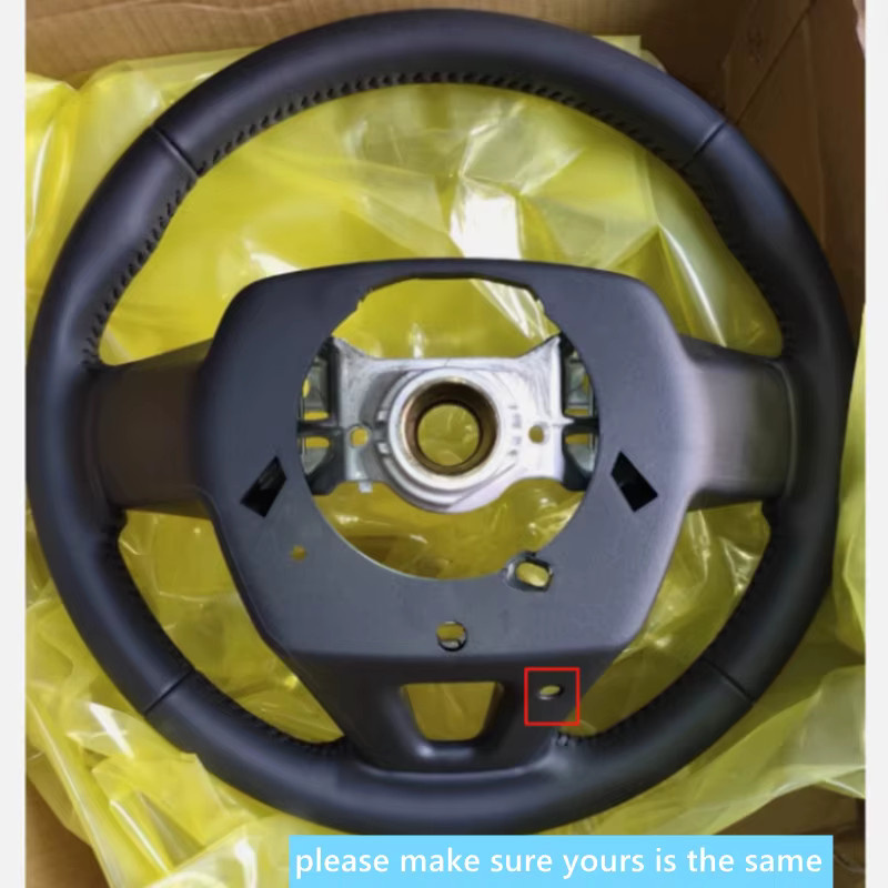 Schwarzes perforiertes Lederlenkrad von CARTRIMHOME für Toyota RAV4 2019–2024 und Camry 2018–2023 - Bild 2
