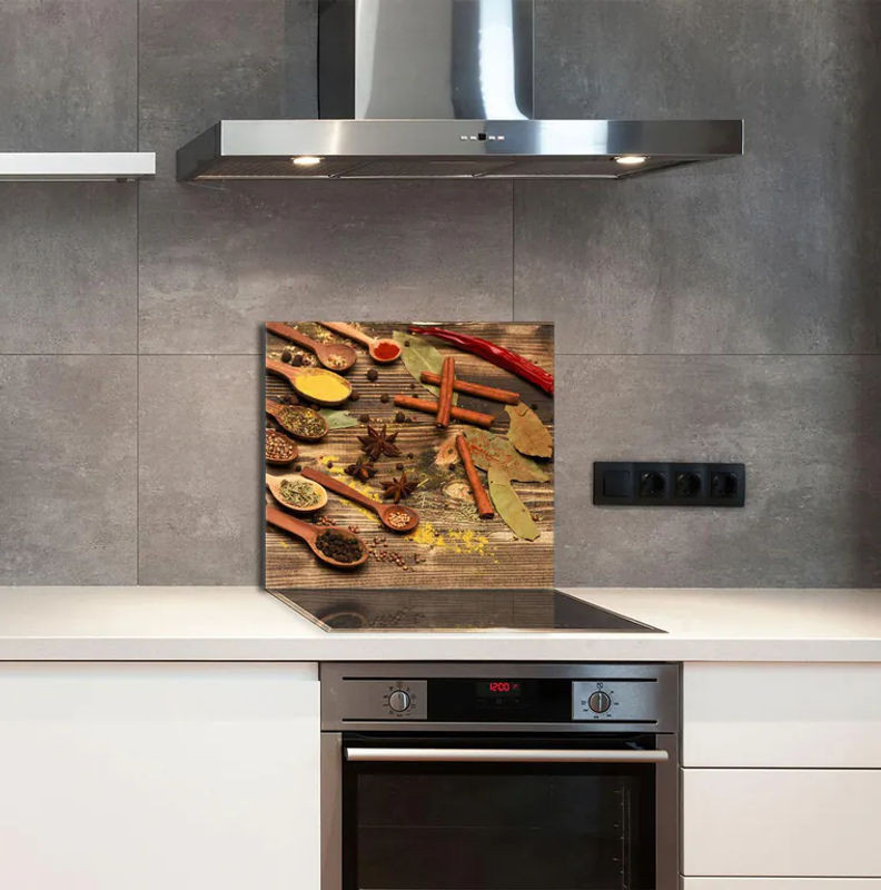 Modernes Küchenrückwand-Glaspaneel mit Gewürz-Design, wandmontiert, mehrfarbig, B: 65 cm, H: 60 cm - Bild 1