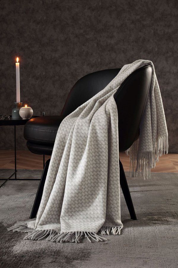 Plaid VIVO aus Wolle und Kaschmir in Grau mit Fransen, B/B: 170 x 130 cm - Bild 2