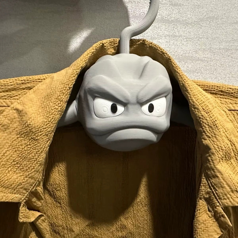 Bandai Pokemon Geodude Kleiderbügel aus Kunststoff in Grau mit Anti-Slip-Funktion - Bild 2