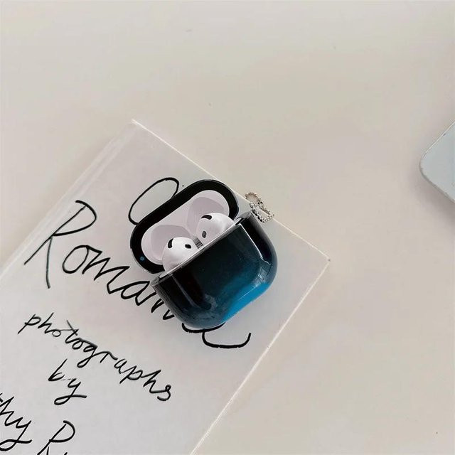Glänzende Treibsand Schutzhülle für Apple AirPods in Blau - Bild 1