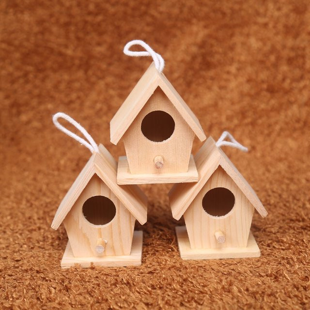 Kreatives Kolibri-Haus aus Holz zur Wandmontage mit hängendem Seil als rustikale Garten-Dekoration - Bild 1