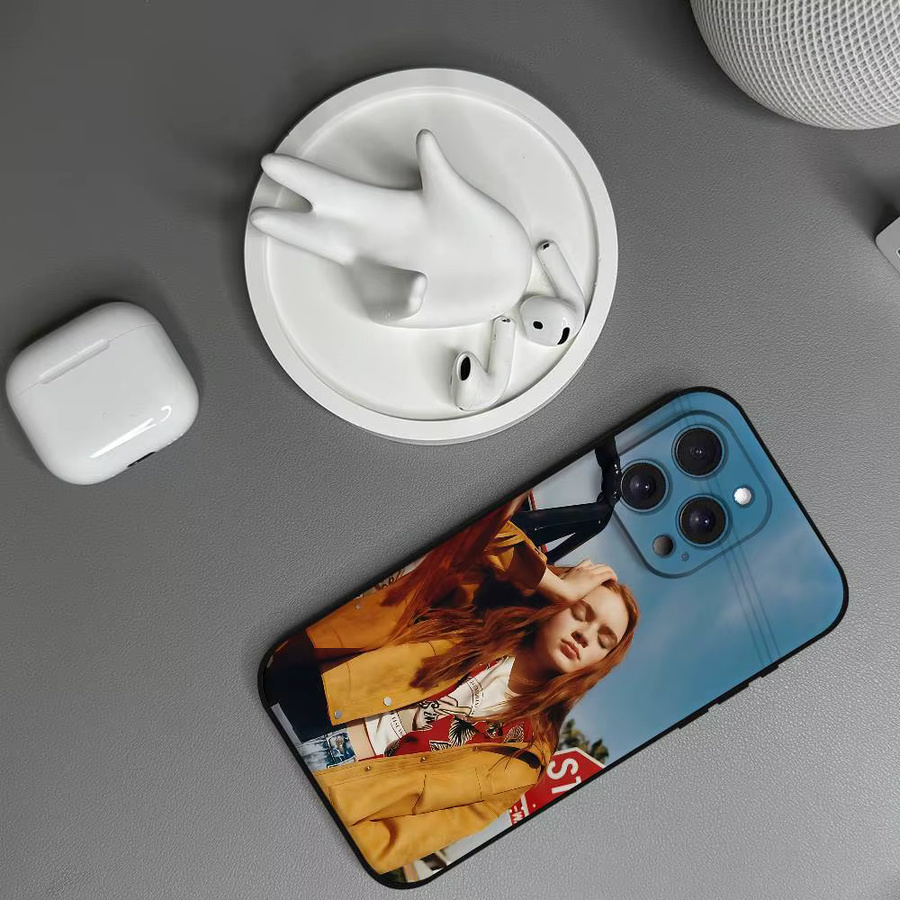 S-Sadie Sink Silikonhülle für Apple iPhone in Multicolor, matt und weich - Bild 4