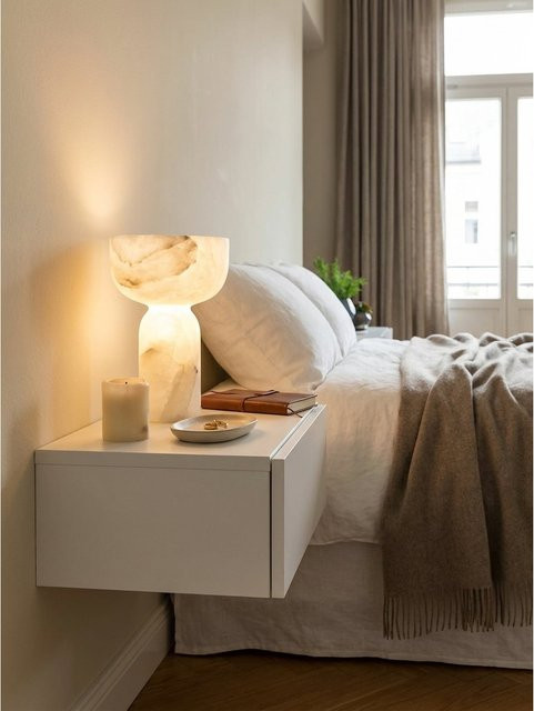 Wandmontierter Nachttisch ZADAR aus Holz von KADIMA DESIGN in Weiß, B: 46 cm, T: 30 cm, H: 15 cm - Bild 1