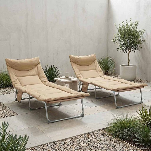 Set aus 2 faltbaren Sonnenliegen von VD Home Furnishing in Beige mit verstellbarer Kopfstütze und wetterfesten Kissen aus Stoff und pulverbeschichtetem Stahl - Bild 1