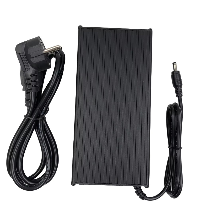 Jnenconn Schnellladegerät für 14s 52V/48V Li-Ionen-Akkus mit Lüfter und Metallgehäuse in Schwarz - Bild 2