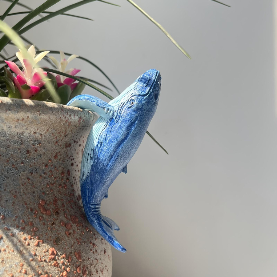 Realistische Wal Statue aus Harz in Blau als dekorative Skulptur für Garten und Landschaftsgestaltung - Bild 3