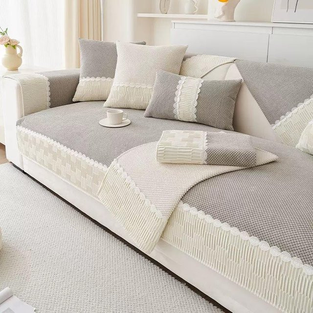 Super Six Winterliches Plüsch-Couchkissen in Beige oder Grau, quadratisch, B/B: 70 x 70 cm - Bild 1