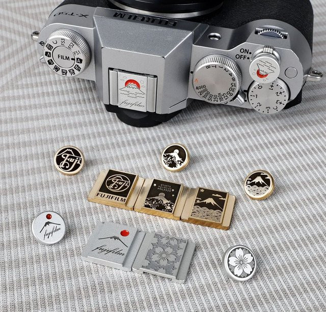 Metall Blitzschuh Abdeckung in Silber als Staubschutz für Fujifilm Kameras wie XS10, XM5, XE4, XT5, XT30II, XH2S, XA7, X100VI und XT50 - Bild 1