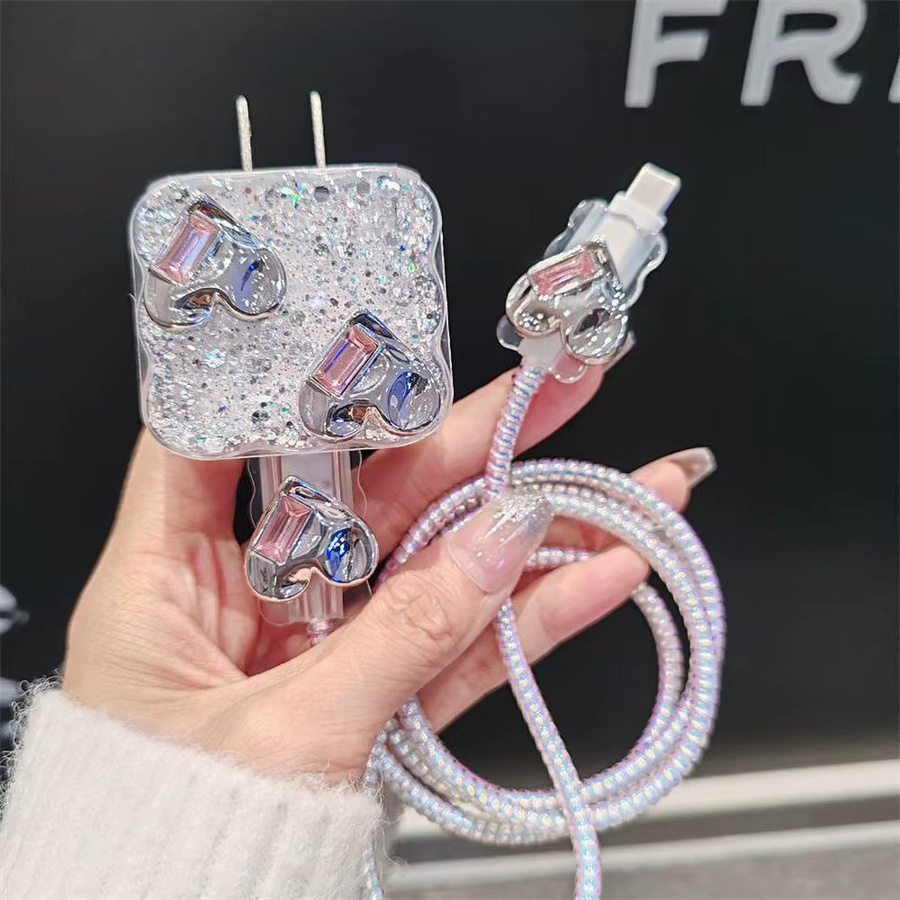 Galvanisierte Herz-Ladegerät-Hülle für iPhone als schützende Netzteil-Abdeckung und Kabel-Organizer in Silber und Multicolour - Bild 3