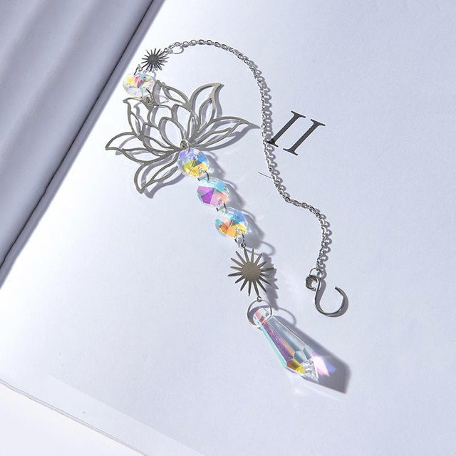 Handgefertigter Sonnenfänger Anhänger aus Metall mit Lotus-Design und künstlichen Kristallen in Silber für Garten und Haus - Bild 1