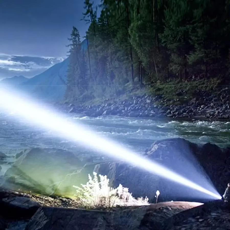 Heinast Taktische LED-Taschenlampe mit USB-Aufladung und Teleskop-Jetstrahl in Schwarz - Bild 4