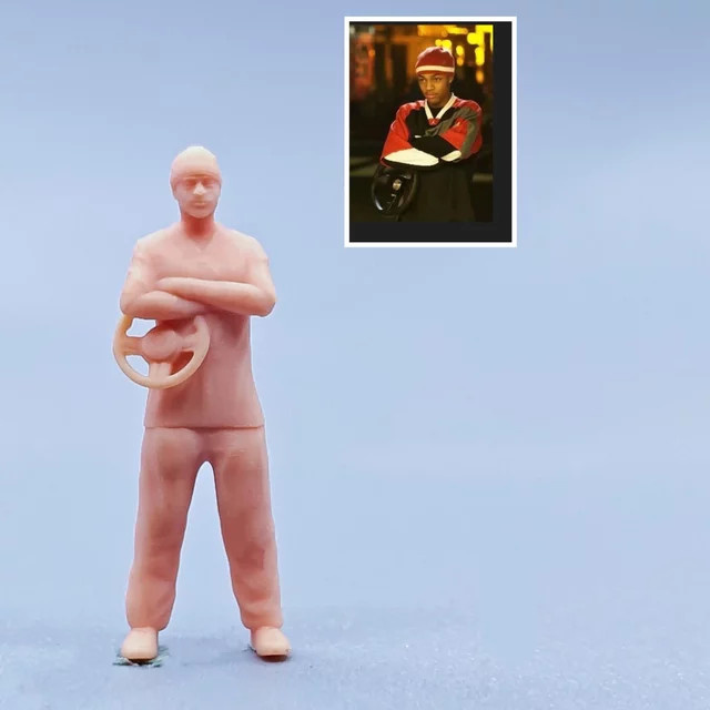EHCMODEL Jungen Der Junge hält das Lenkrad, Einzelfigur, 1:64, Harz - Bild 1
