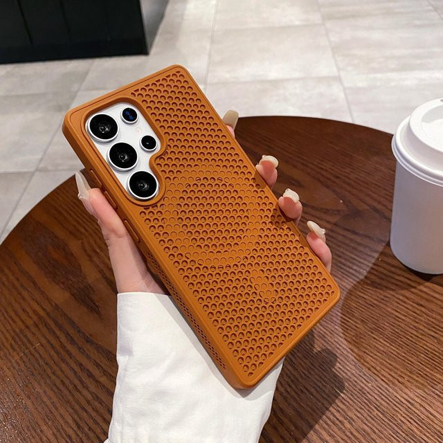 Stoßfeste und atmungsaktive MagSafe-kompatible Schutzhülle für Samsung S22 Plus in Orange mit magnetischer Kühlfunktion - Bild 1