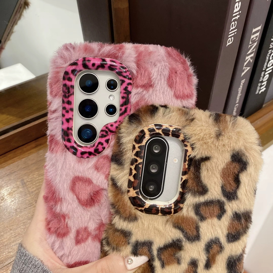 Flauschige Handyhülle mit Fell und Handgelenkband für Samsung Galaxy S23 S24 S25 Ultra in Braun und Multicolour - Bild 3