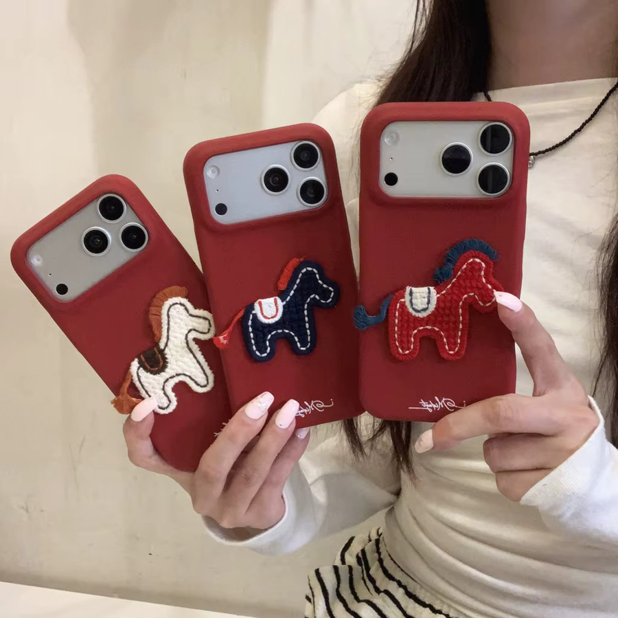 Handyhülle für iPhone 17 16 15 14 13 Pro Max aus rotem Kunstleder mit bestickter Pferdedekoration im Retro-Design - Bild 5