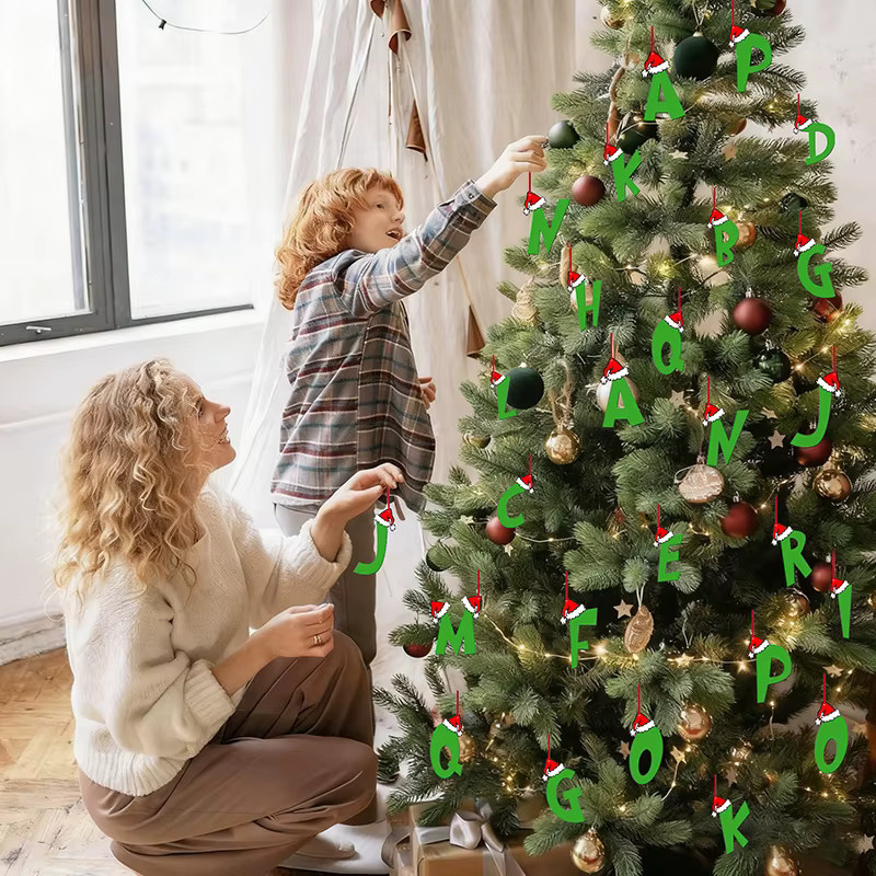 ZQNYCY Weihnachtsbaum Anhänger in Grün mit 26 Buchstaben als DIY-Handwerk für Weihnachten und Silvester - Bild 5