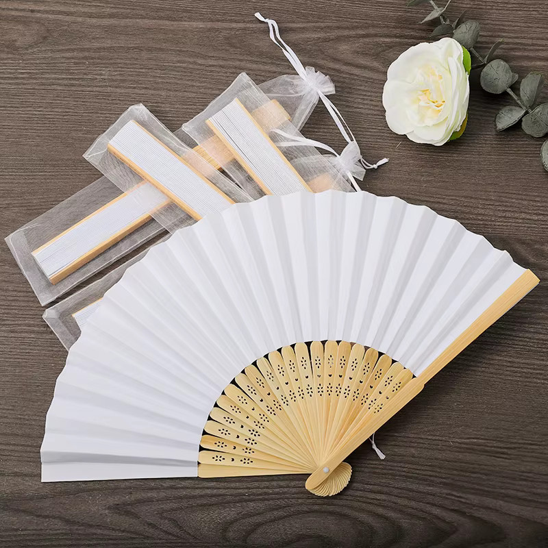 KAZHAN Personalisierte weiße Papierfächer für Brautpartys und Hochzeiten inklusive Geschenktüte als Party-Accessoire und Gastgeschenk - Bild 3
