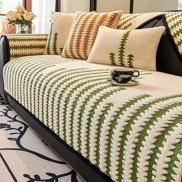 Luxuriöser Plüsch Sofaüberwurf für Herbst und Winter, rutschfester Couch-Bezug in Beige, Breite: 70 cm, Tiefe: 120 cm - Bild 1
