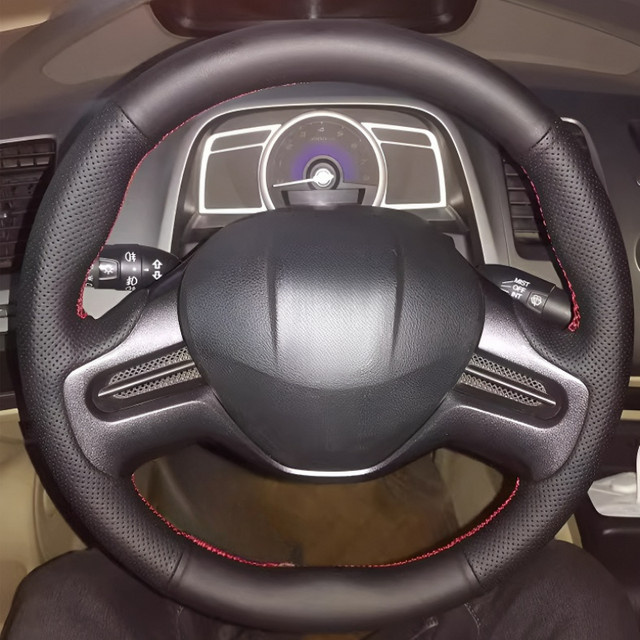 Handgenähter Lenkradbezug für Honda Civic Modelle 06-09 in Schwarz, atmungsaktiv und leicht, vollständige Abdeckung für dein Modifikationsdesign - Bild 1