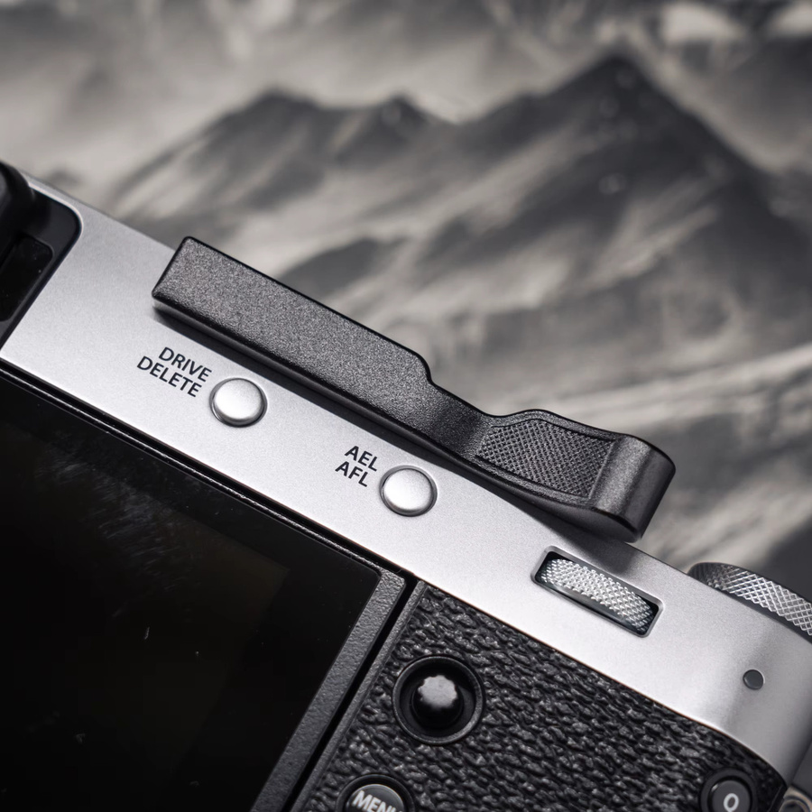 Fujifilm Aluminium-Metall-Handgriff für X100V und X100VI Kompaktkameras in Silber - Bild 4