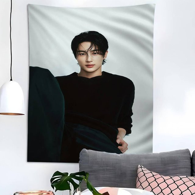 Koreanischer Byeon Woo-Seok DIY Wandteppich in Multicolour für dein Wohnzimmer oder Wohnheim als moderne Wandkunst - Bild 1