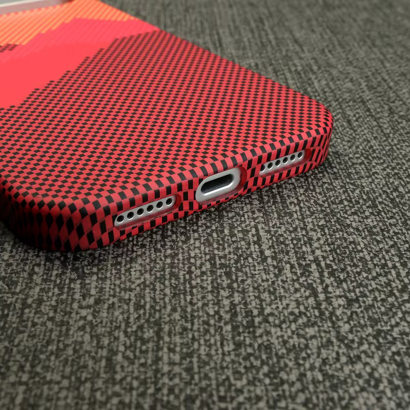 MagSafe Magnetische Ultradünne Handyhülle aus PU-Leder mit Carbonfaser-Textur für Apple iPhone 17 Pro Max, 16 Pro Max, 15, 14, 13 in Rot - Bild 1