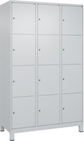 C+P Schließfachschrank Classic PLUS mit 3 Abteilen und Füßen, Farbe Lichtgrau, B/T/H: 120 x 50 x 195 cm - Bild 1